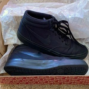 Lightly used black Nike Vans, size 8.5. No tears. Full color
